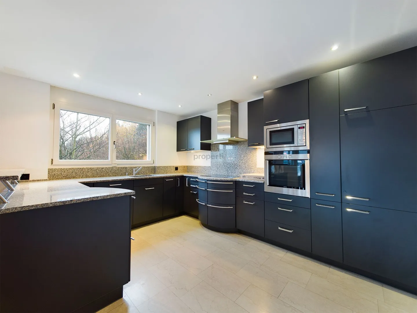 Bright 3.5-room terrace apartment with lake view over the rooftops of Pfäffikon SZ - Photo 4 of 7