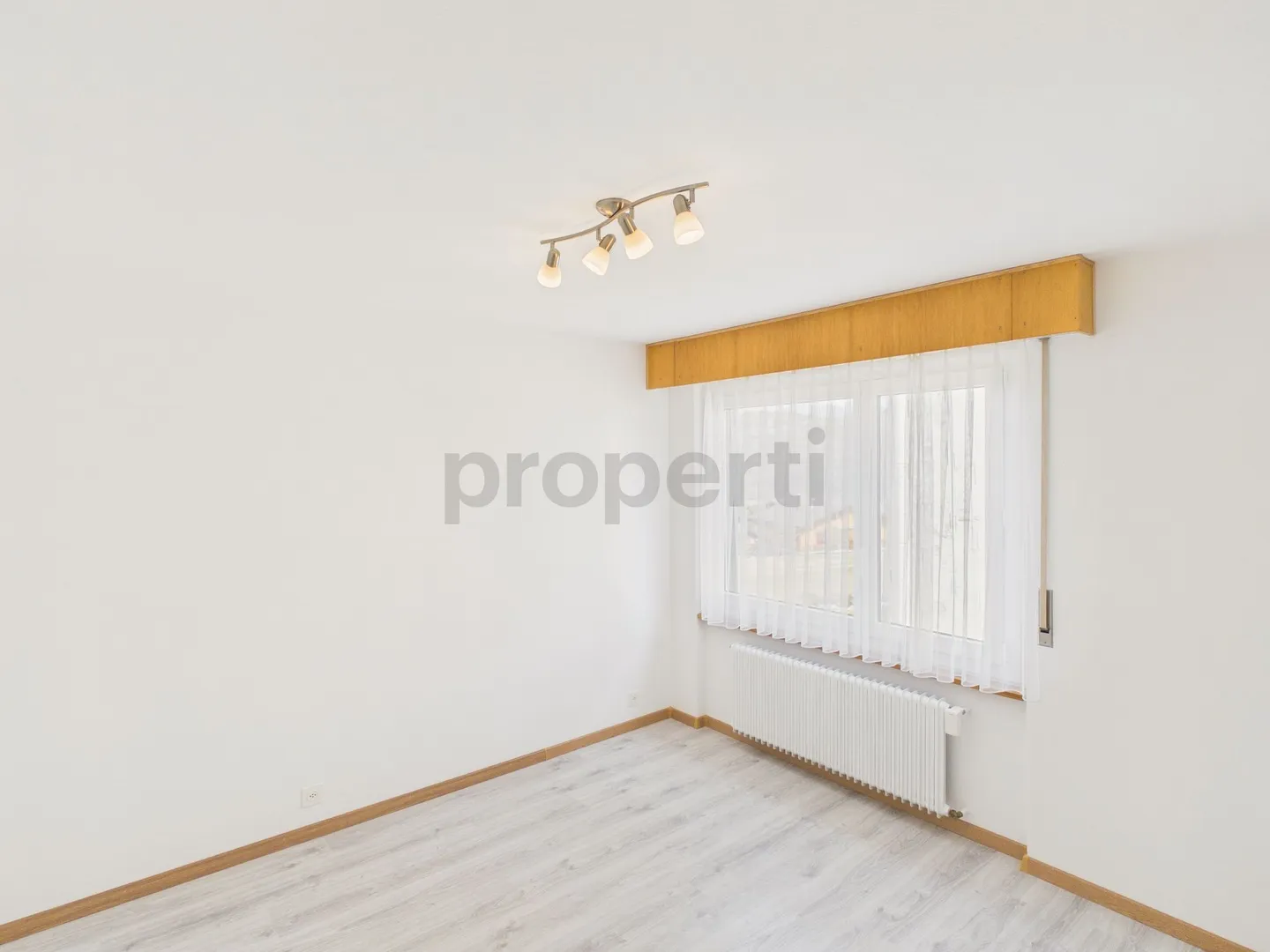 Spacious 5.5-room apartment with balcony, Unterbäch - Photo 7 of 13