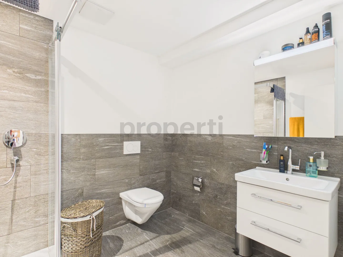 Appartement moderne de 2,5 pièces avec grand balcon à Rabius - Photo 8 sur 13