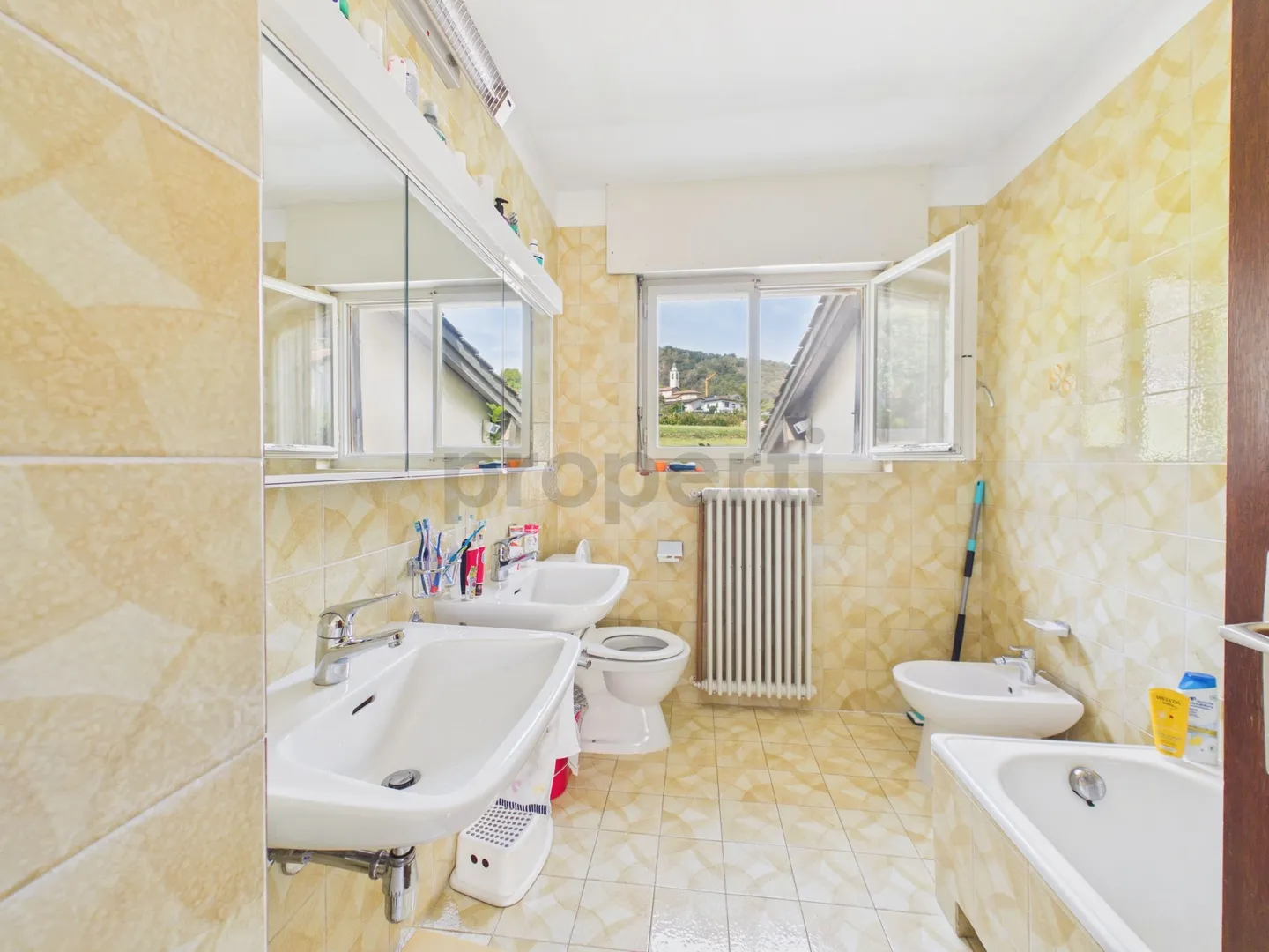 Land of 1,000 m², great renovation potential and pergola with fireplace - Photo 9 of 13