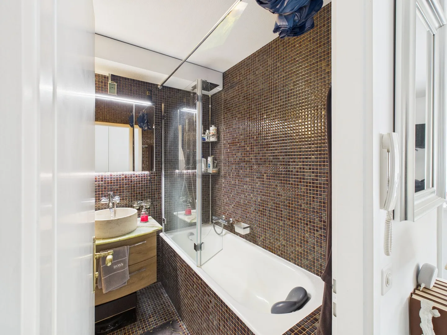 Exclusive 2.5-room apartment in Saint-Sulpice with balcony - Photo 9 of 12