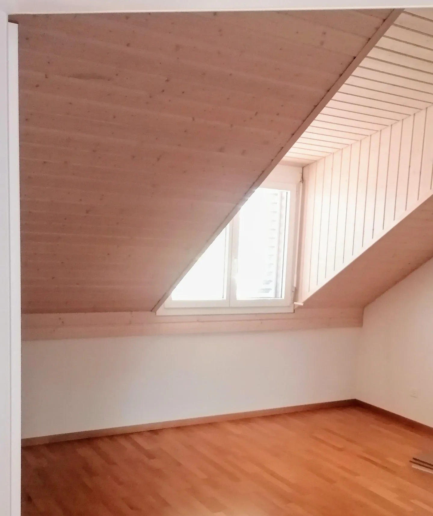 Superb 3.5-room duplex apartment with panoramic view in Roche (VD) - Photo 5 of 13