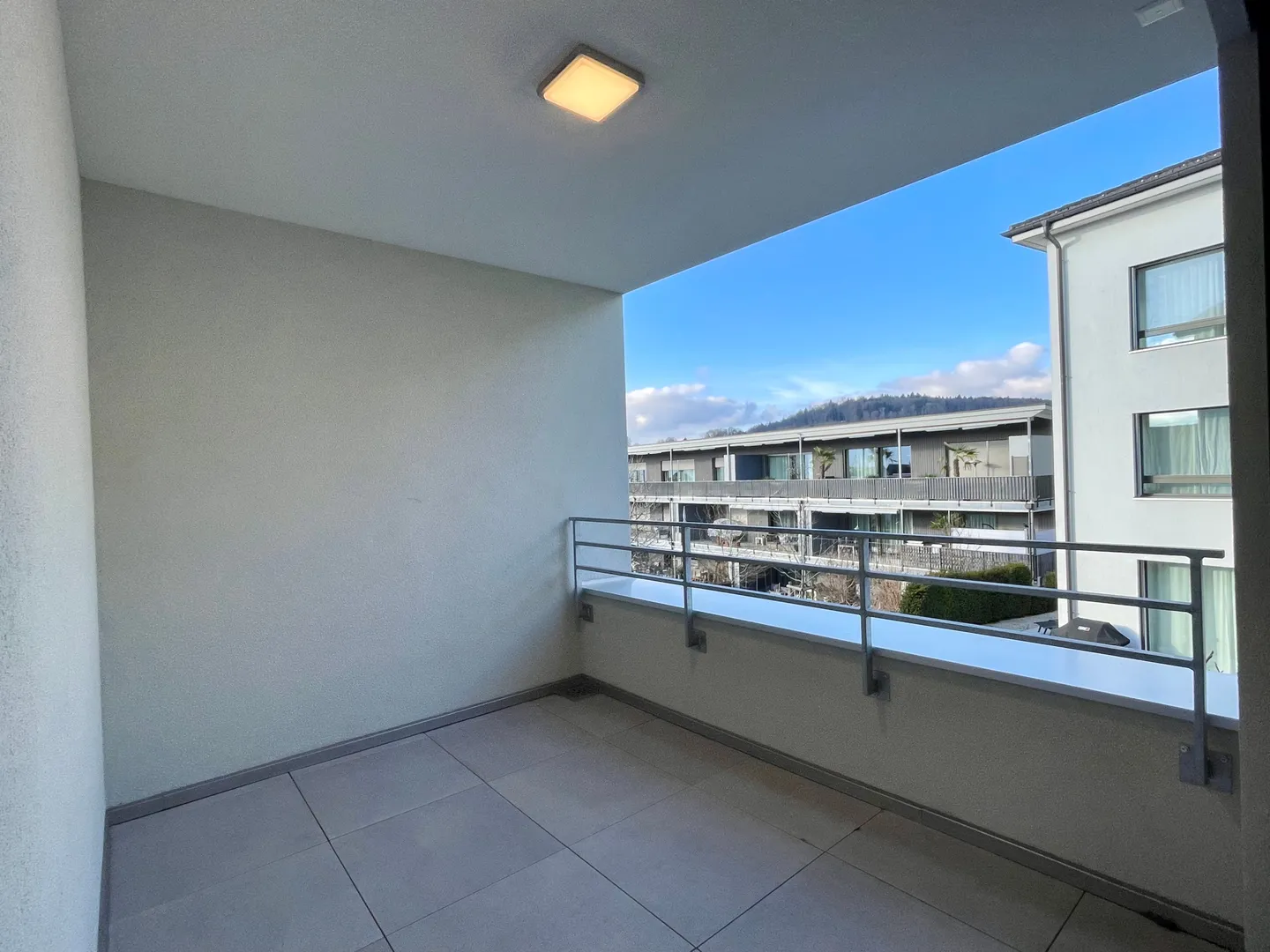 Spacious 3.5-room condominium with loggia in a quiet yet central location in Hägglingen - Photo 10 of 11