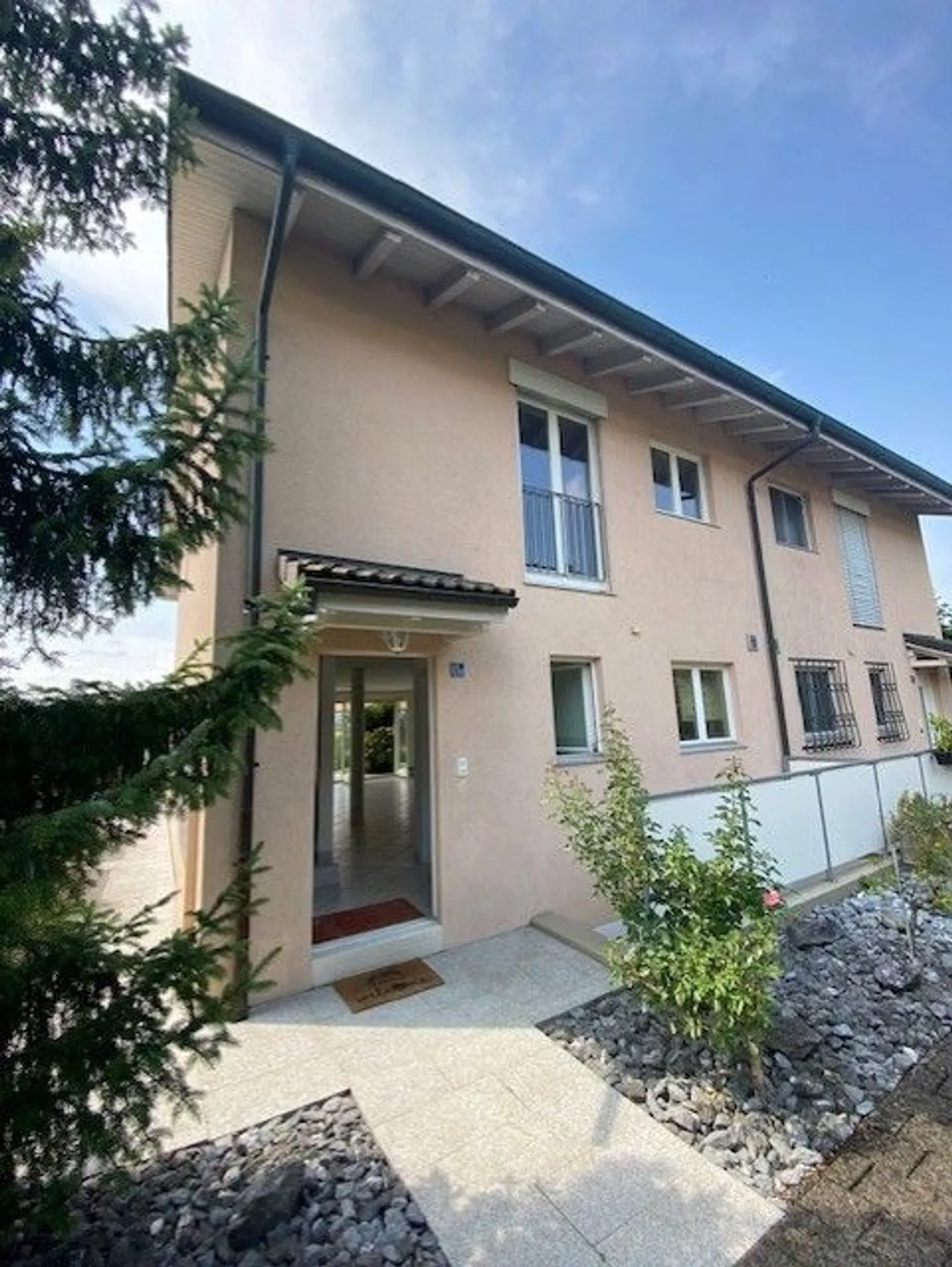 Schönes 4.5-Zimmer Einfamilienhaus mit Garten in Ottenbach - Foto 2 von 13