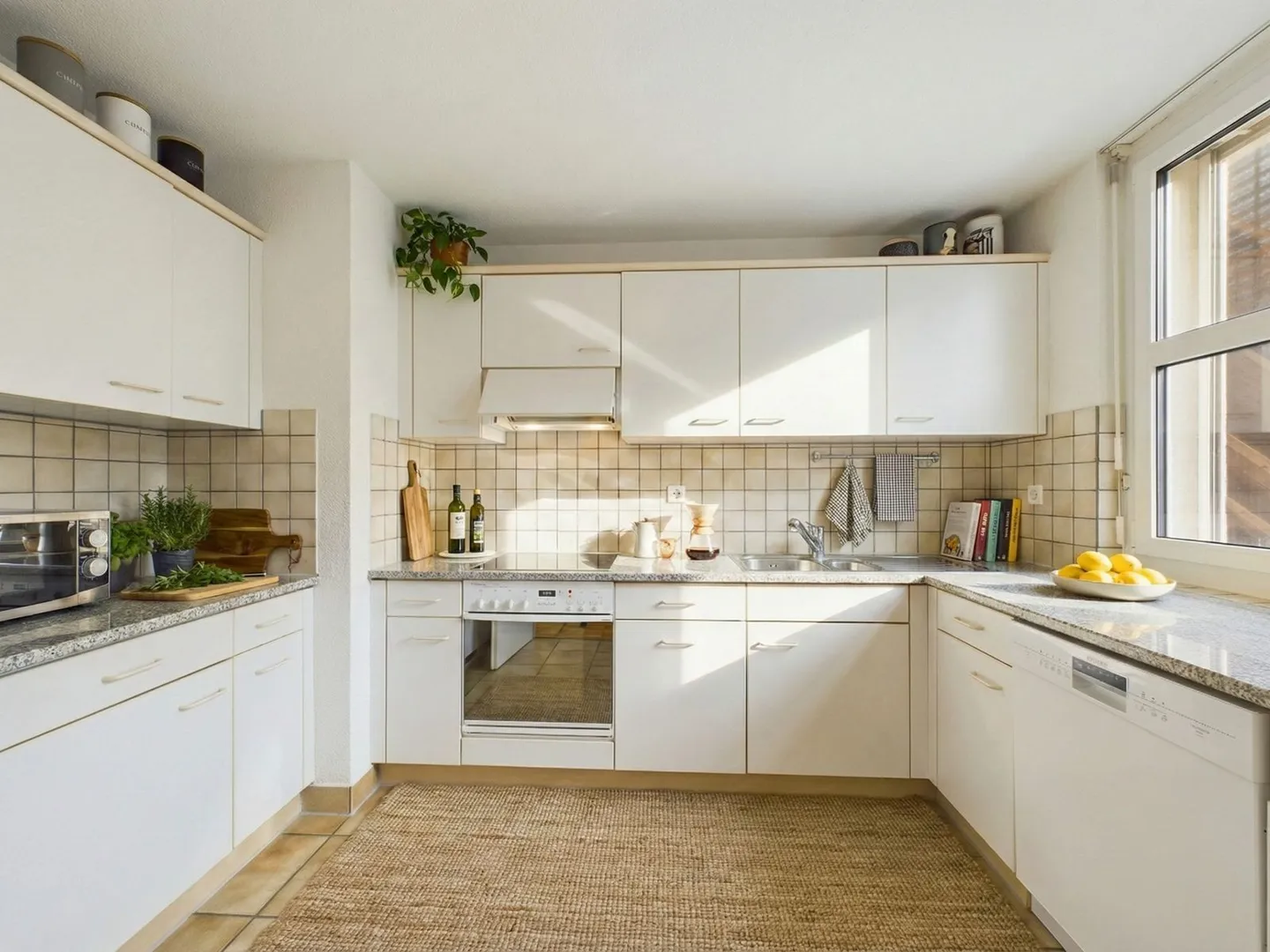 Spacious 5-room apartment with balcony in Affoltern am Albis - Photo 8 of 13