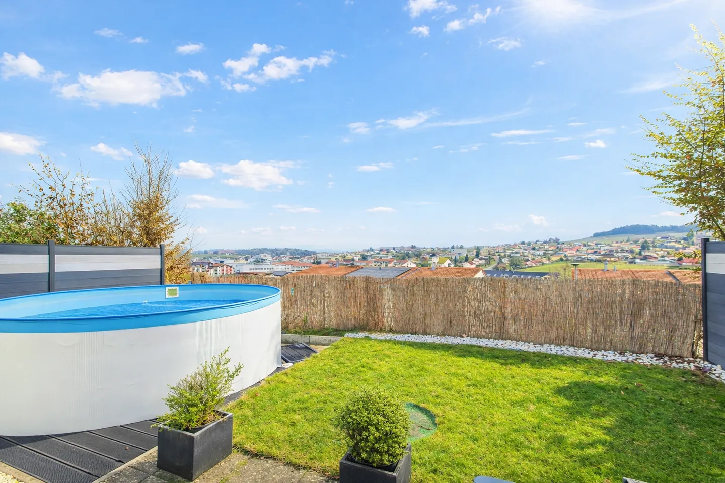 Moderne 4,5-Zimmer Reihenhaus mit Garten in Courtepin - Foto 1 von 12