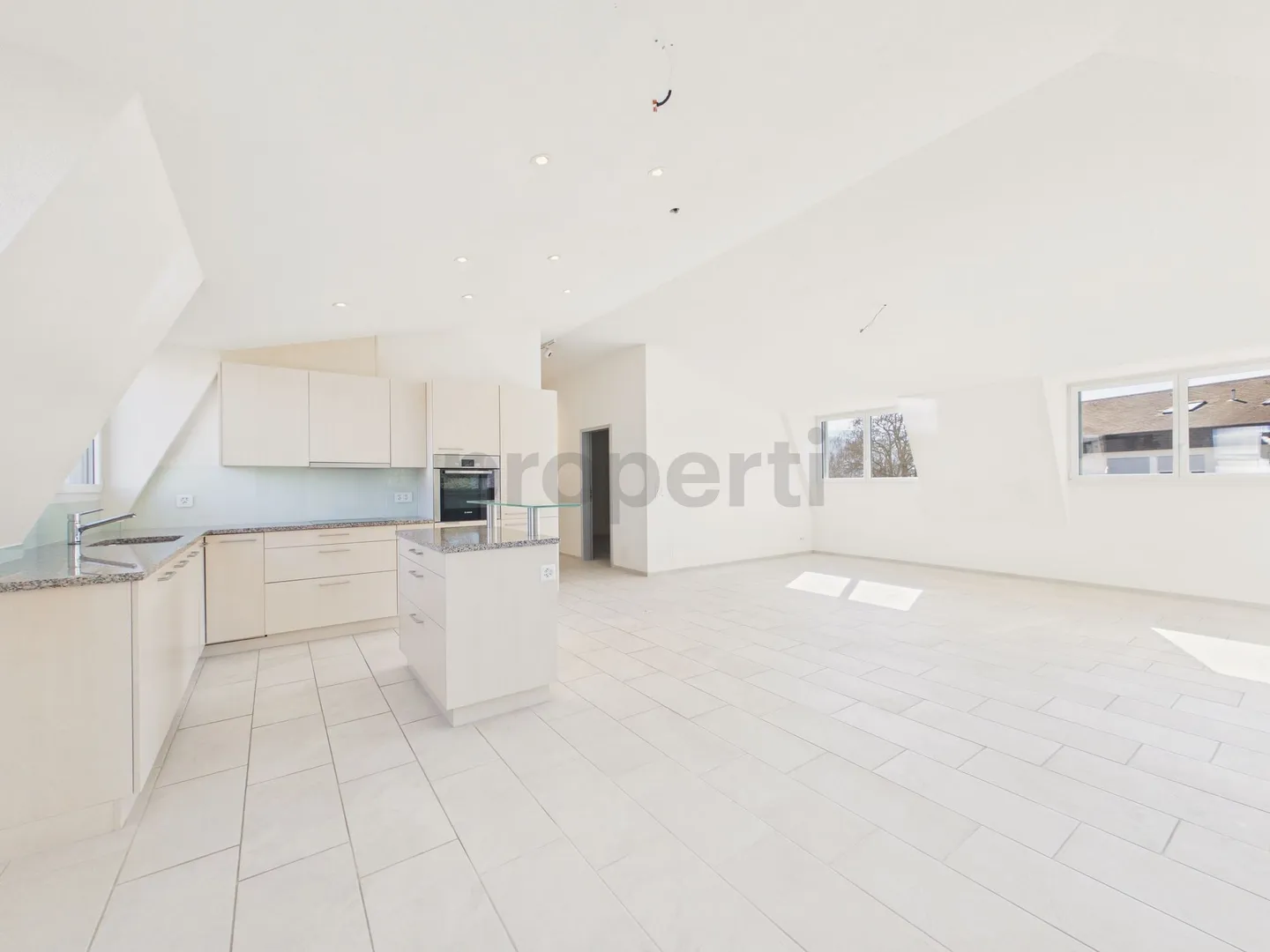 Moderno appartamento attico di 4,5 stanze con balcone, Aesch - Foto 2 di 12