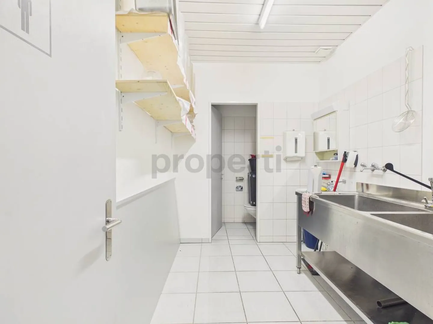 Proprietà di investimento attraente in posizione privilegiata a Beckenried - Spazio commerciale con vista lago - Foto 6 di 9