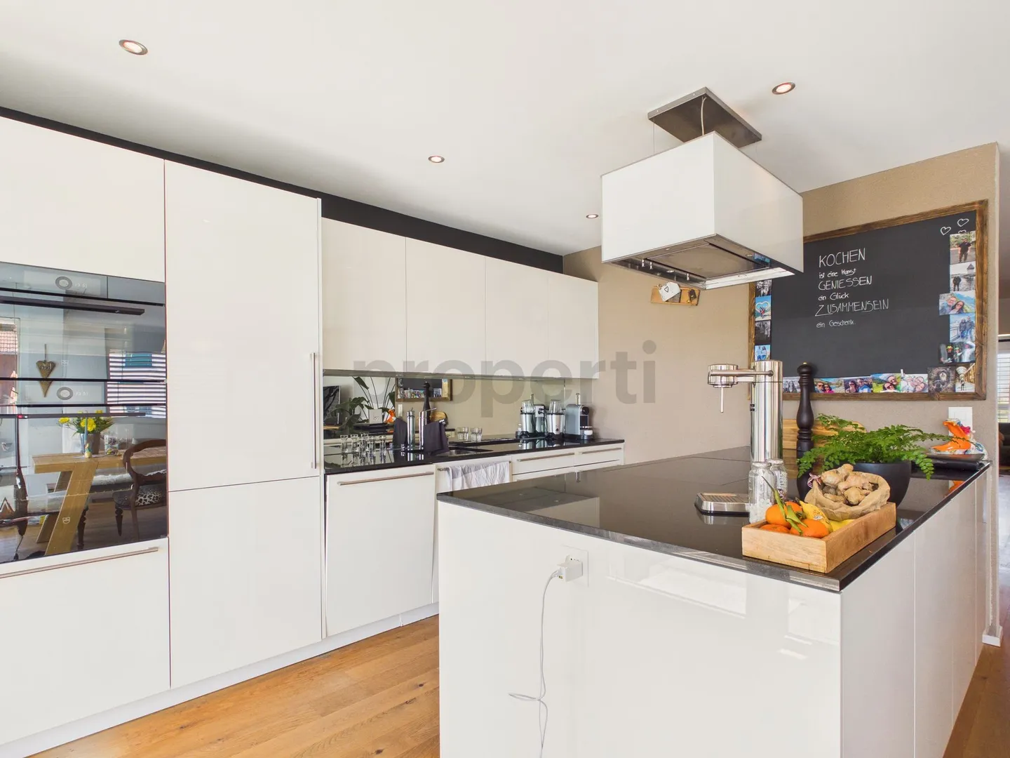 Appartement moderne de 4,5 pièces avec balcon et vue panoramique sur la verdure à Güttingen - Photo 5 sur 13