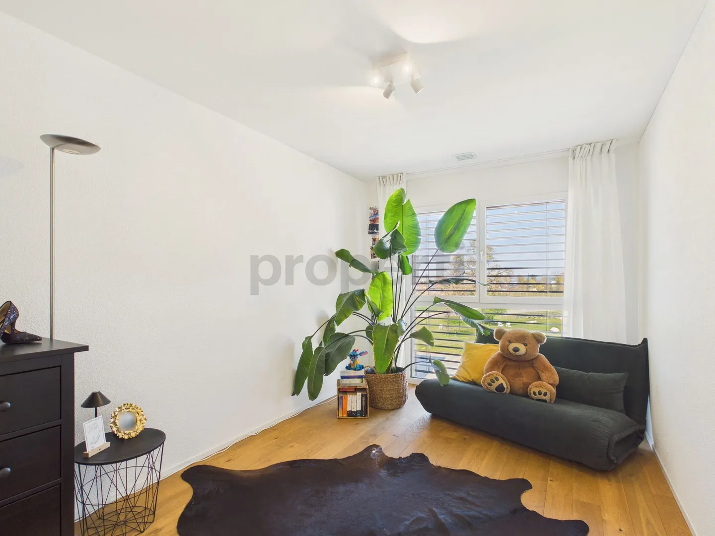 Appartement moderne de 4,5 pièces avec balcon et vue panoramique sur la verdure à Güttingen - Photo 9 sur 13