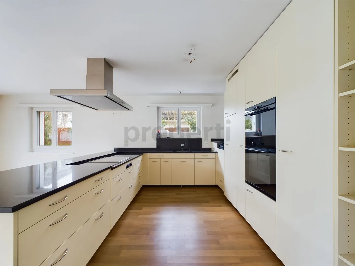 Living in the Heart of Tägerig: Dreamlike 7.5 Room Single-Family House - Photo 4 of 11