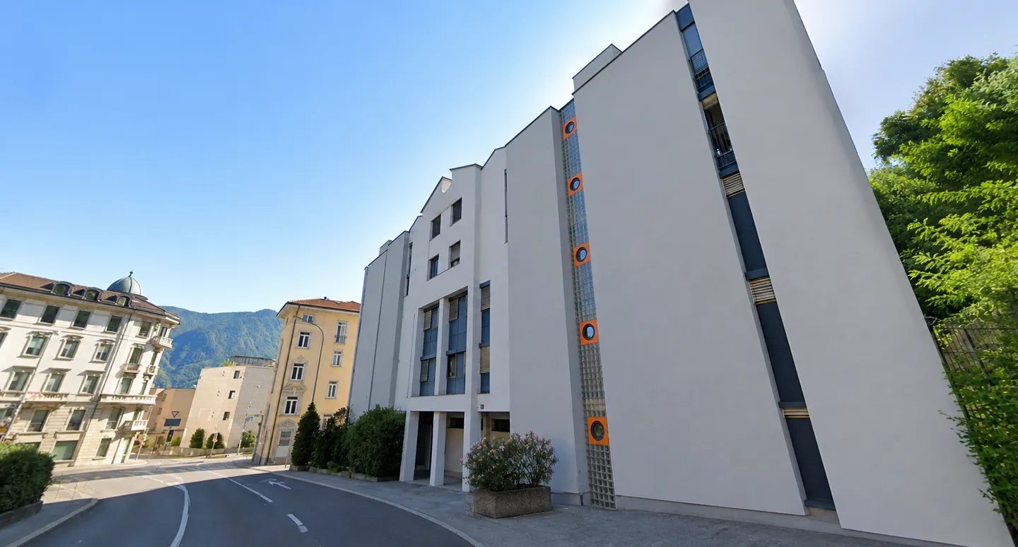 Elegante 3.5 locali stepped-flat con balcone, Lugano - Foto 2 von 4