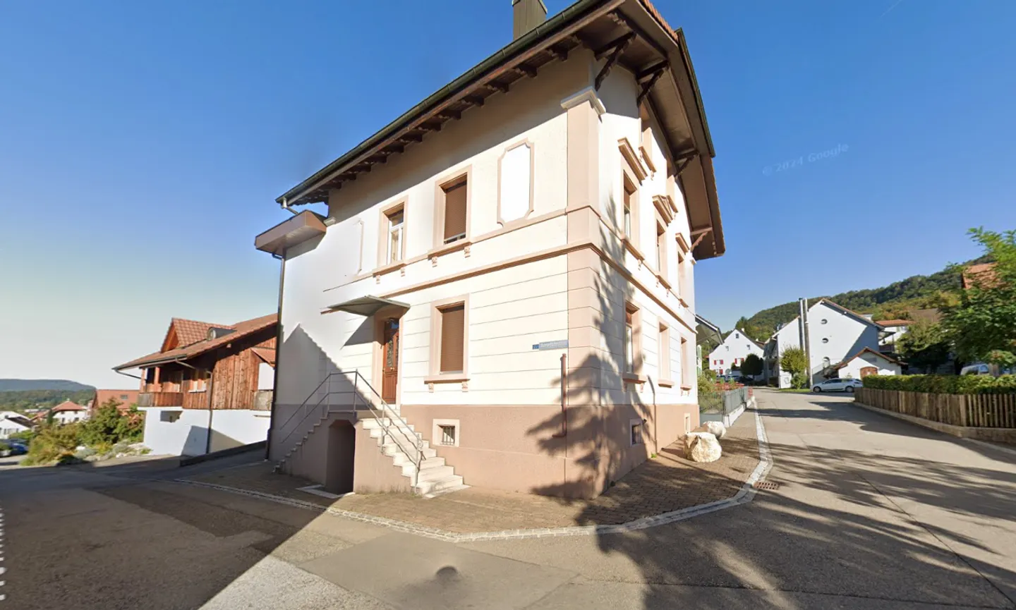 Appartamento affascinante di 4,5 stanze in un edificio protetto a Büsserach - Foto 7 di 10