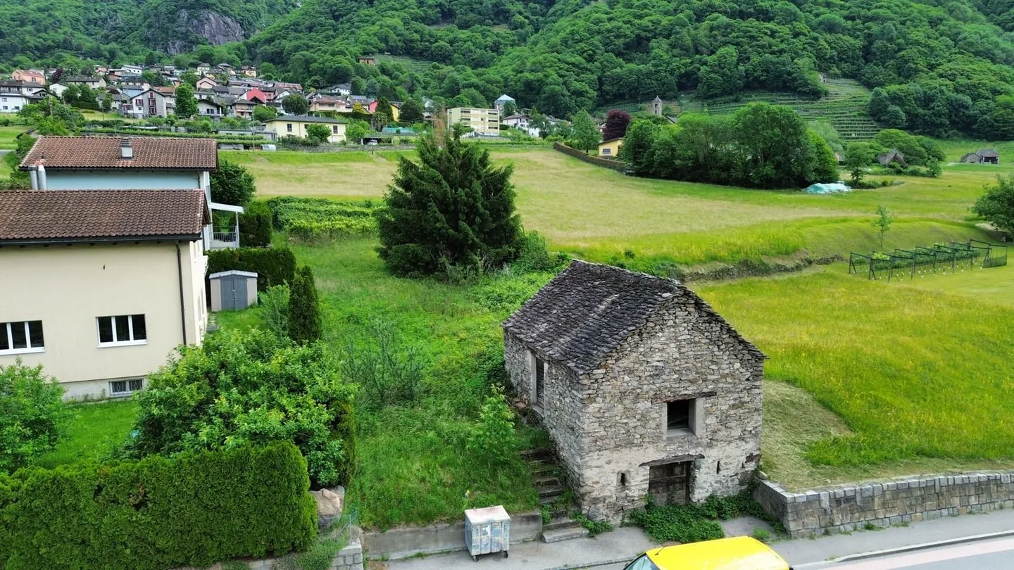 Terreno edificabile con potenziale a Claro - Photo 8 of 9