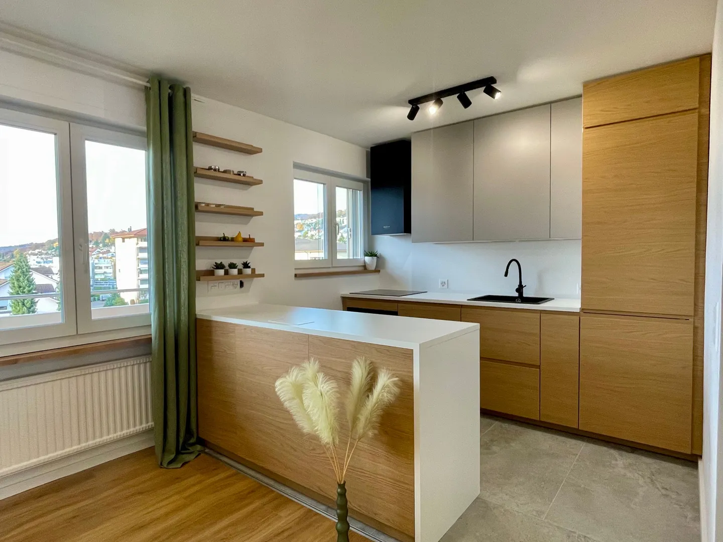 Appartamento moderno, completamente ristrutturato di 3,5 locali con bella vista sulle Alpi - Foto 5 di 11