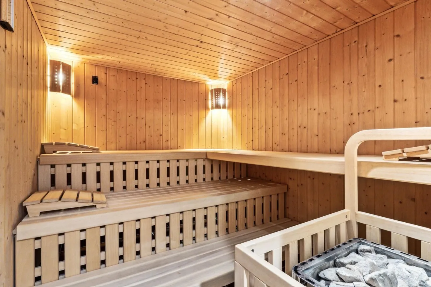 Light-Filled 4.5-Room Apartment in Köniz, BE - Photo 12 of 13