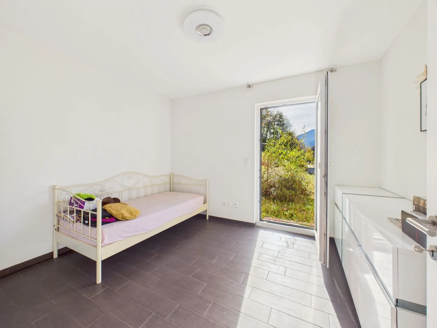 Charmante Villa in Blenio - modernes Design und großzügige Räume in malerischer Umgebung - Foto 9 von 13