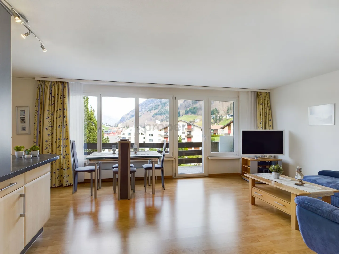 Charming 2-room apartment with balcony and garage in Emmetten - Photo 1 of 11