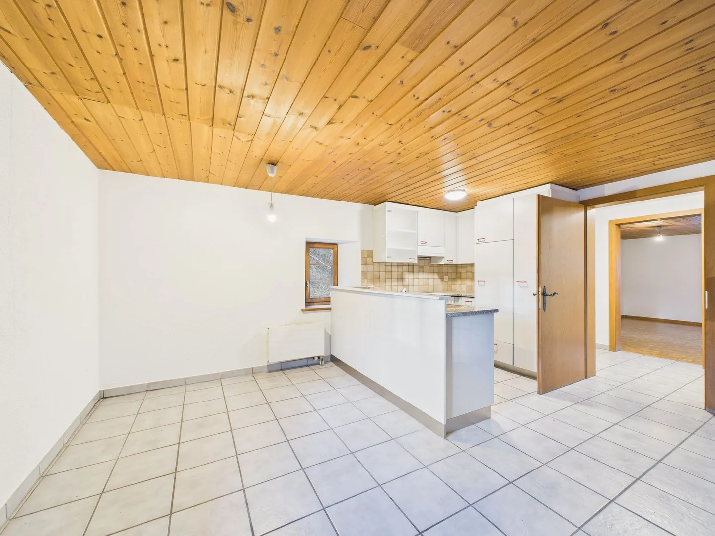 Charmante 2.5-Zimmer Wohnung mit Balkon in Cazis - Foto 1 von 8