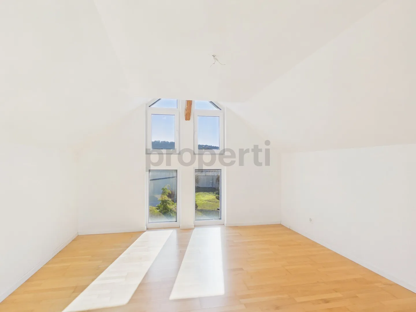 Attico spazioso di 4,5 stanze con posizione centrale, Thayngen - Foto 7 di 13