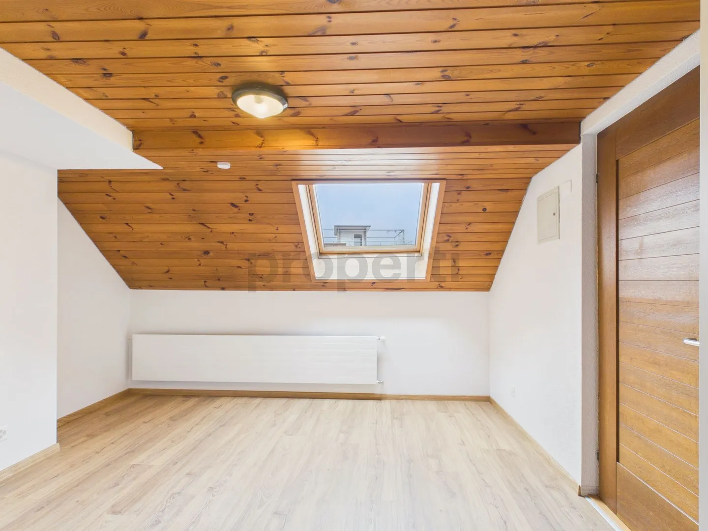 Renovated 2.5-Room Apartment - Photo 2 of 10