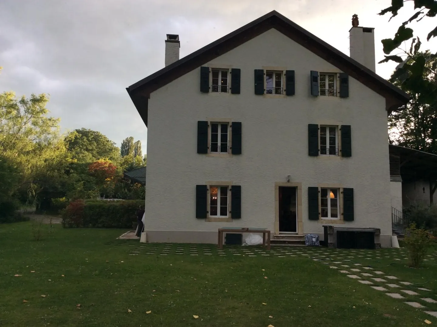 Triplex / Charming house in a renovated old farm - 7 rooms with large private garden in Genolier - Photo 1 of 7