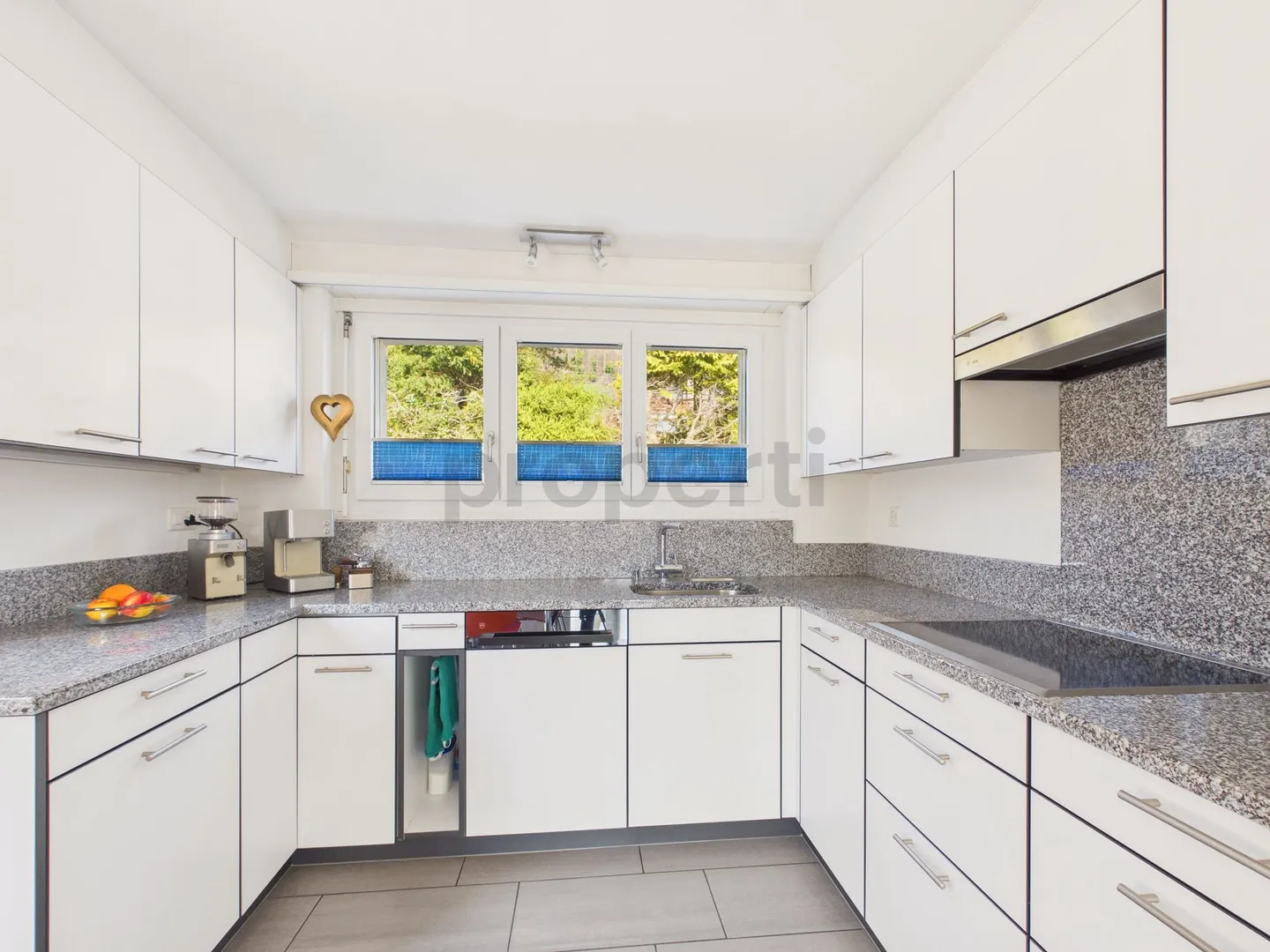 Grosszügiges, familienfreundliches Einfamilienhaus an sonniger, ruhiger Lage mit grossem Garten - Foto 4 di 13