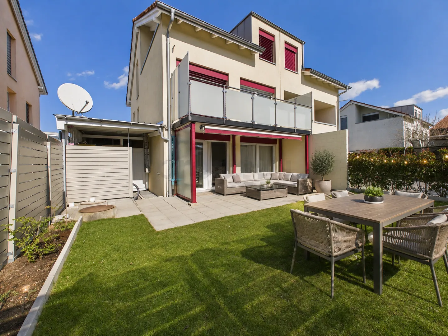 A Home to Feel Good In - 6.5-Room Semi-Detached House in Oftringen - Photo 1 of 10