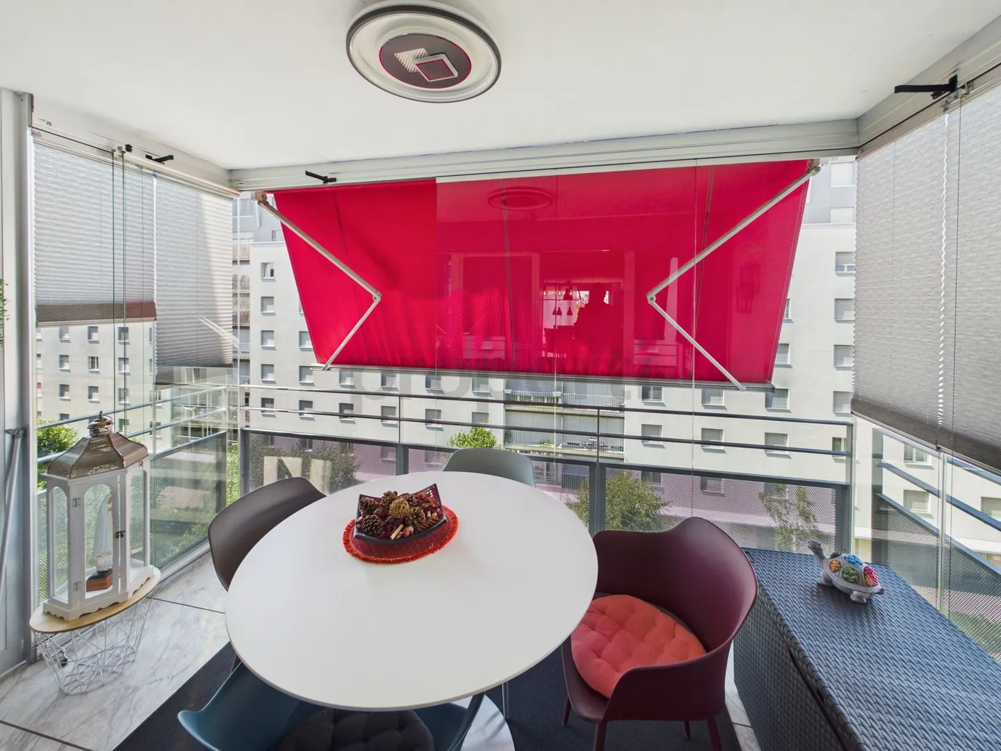 Modern elegance and comfort in the heart of a peaceful setting - Photo 10 of 11