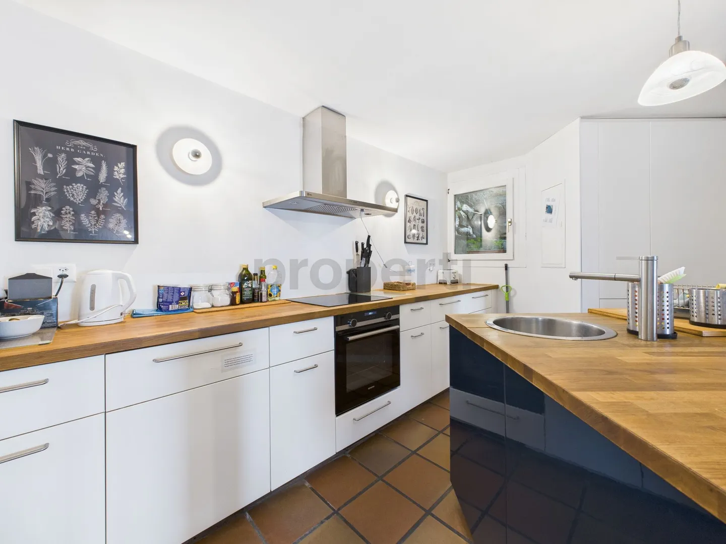 Exklusives 5.5-Zimmer-Doppelhaus mit beheizbarem Pool, Hot Tub und Panoramablick auf den Vierwaldstättersee - Foto 4 von 12