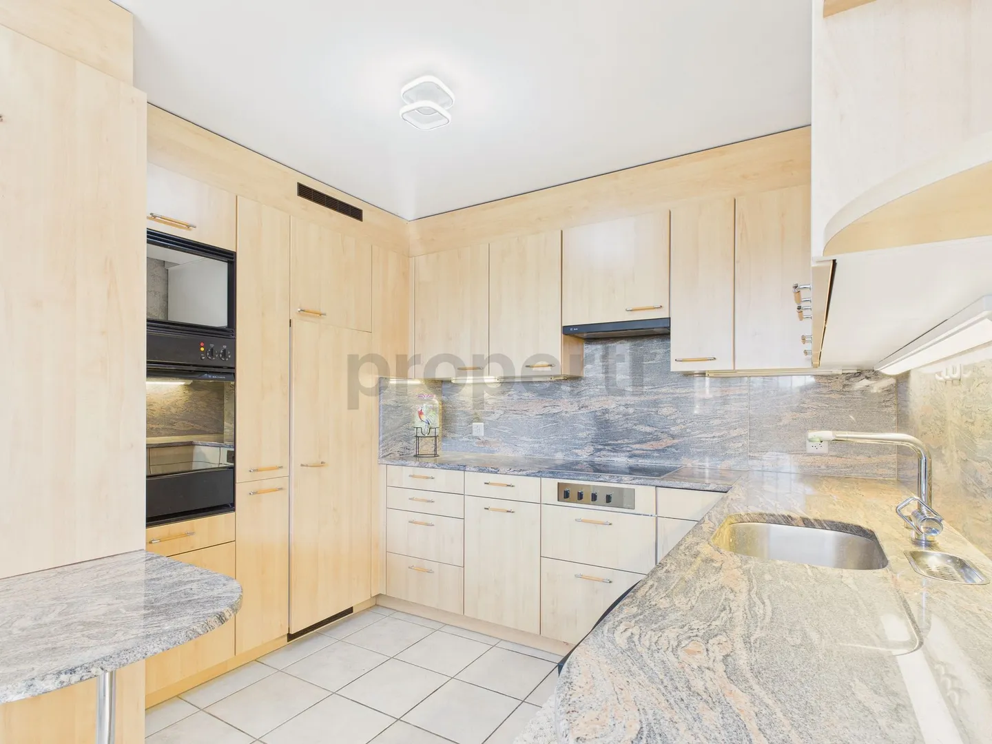 Ampio appartamento con terrazza di 3,5 locali a Bülach - Foto 2 di 12