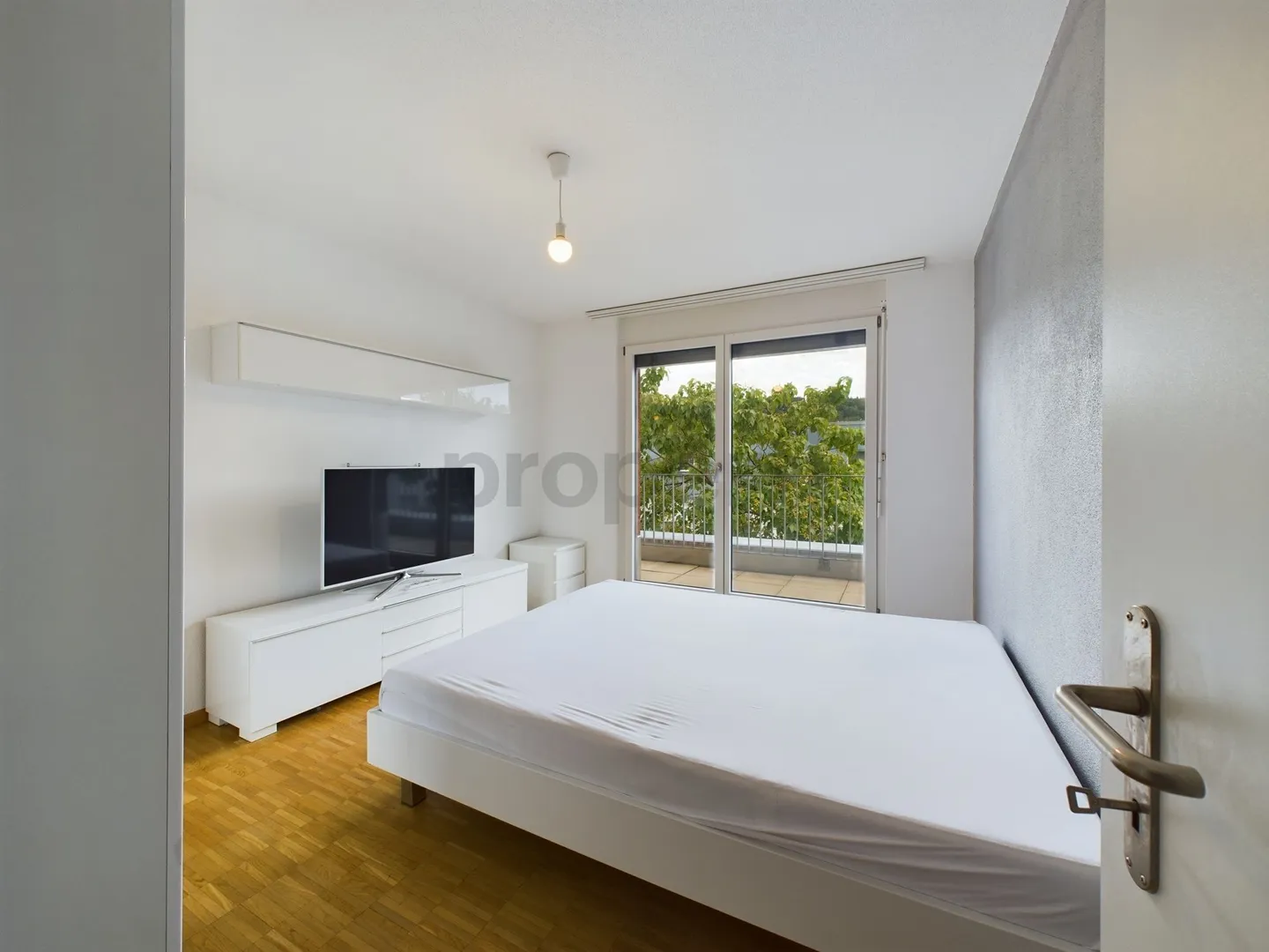 Exklusives 6.5-Zimmer-Reihenhaus in Schlieren - Foto 5 von 10