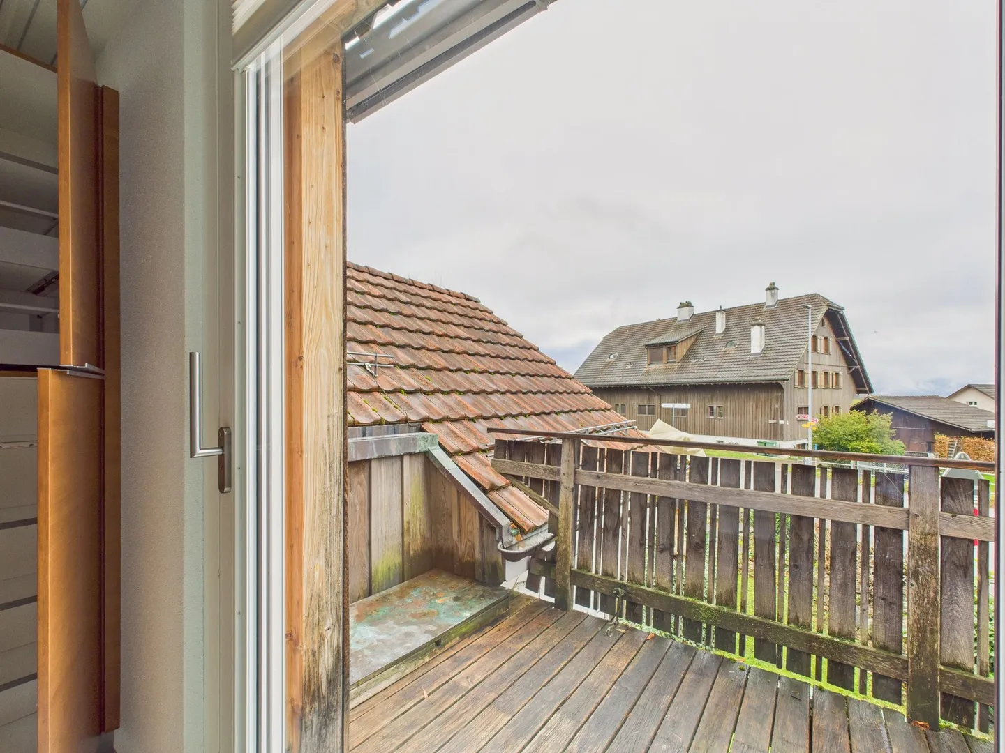 Helle 3-Zimmer Maisonette-Wohnung an ruhiger Lage in Herrliberg - Foto 12 von 13