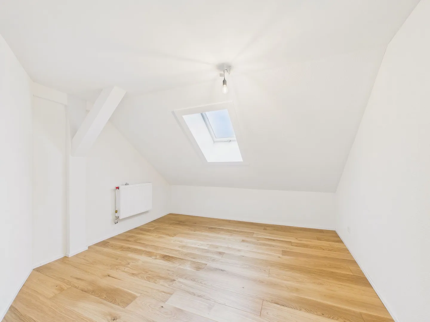 Première location - Appartement en duplex de 4,5 pièces avec 3 places de parking extérieures à Rietheim - Photo 9 sur 11