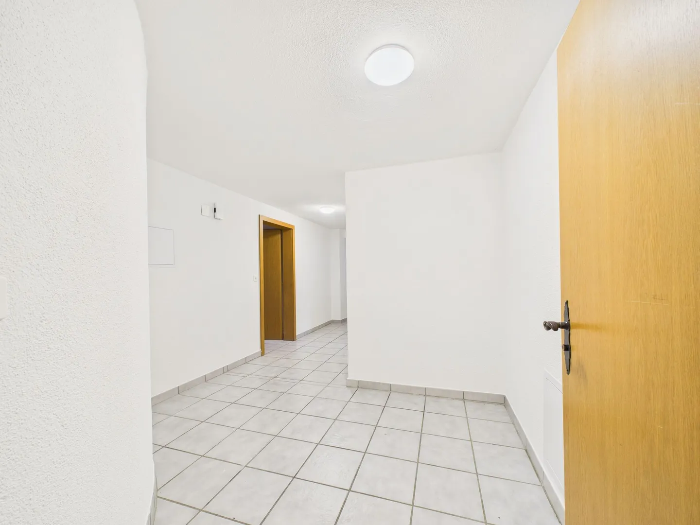 Charmante 2.5-Zimmer Wohnung mit Balkon in Cazis - Foto 6 von 8