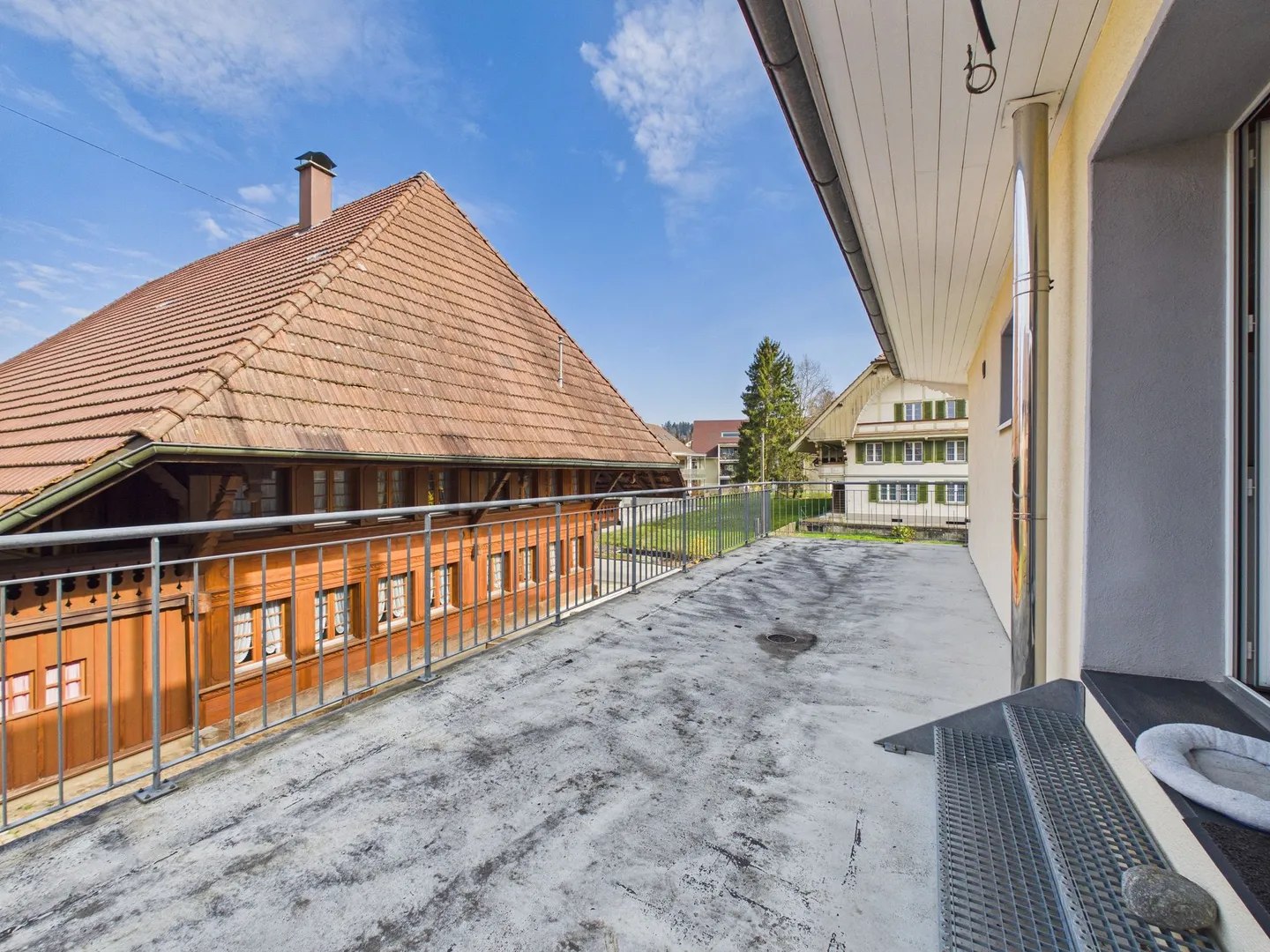 Charming Single-Family Home with 2- and 1-Room Apartments &amp; Commercial Space with Traditional Charm Perfect for Families - Photo 11 of 13