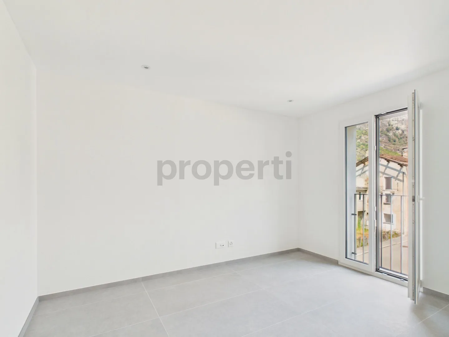 Appartement moderne de 3,5 pièces avec parking intérieur, Biasca - Photo 8 sur 13
