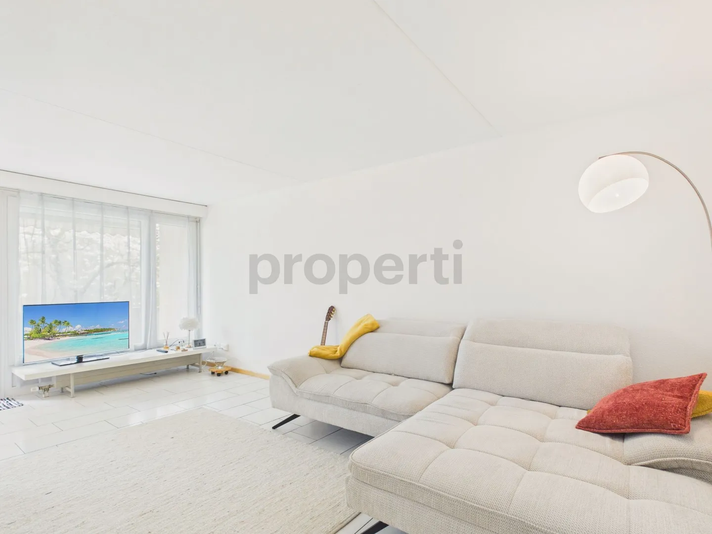 Modern furnished 3.5-room apartment with balcony in Uster - Photo 1 of 12