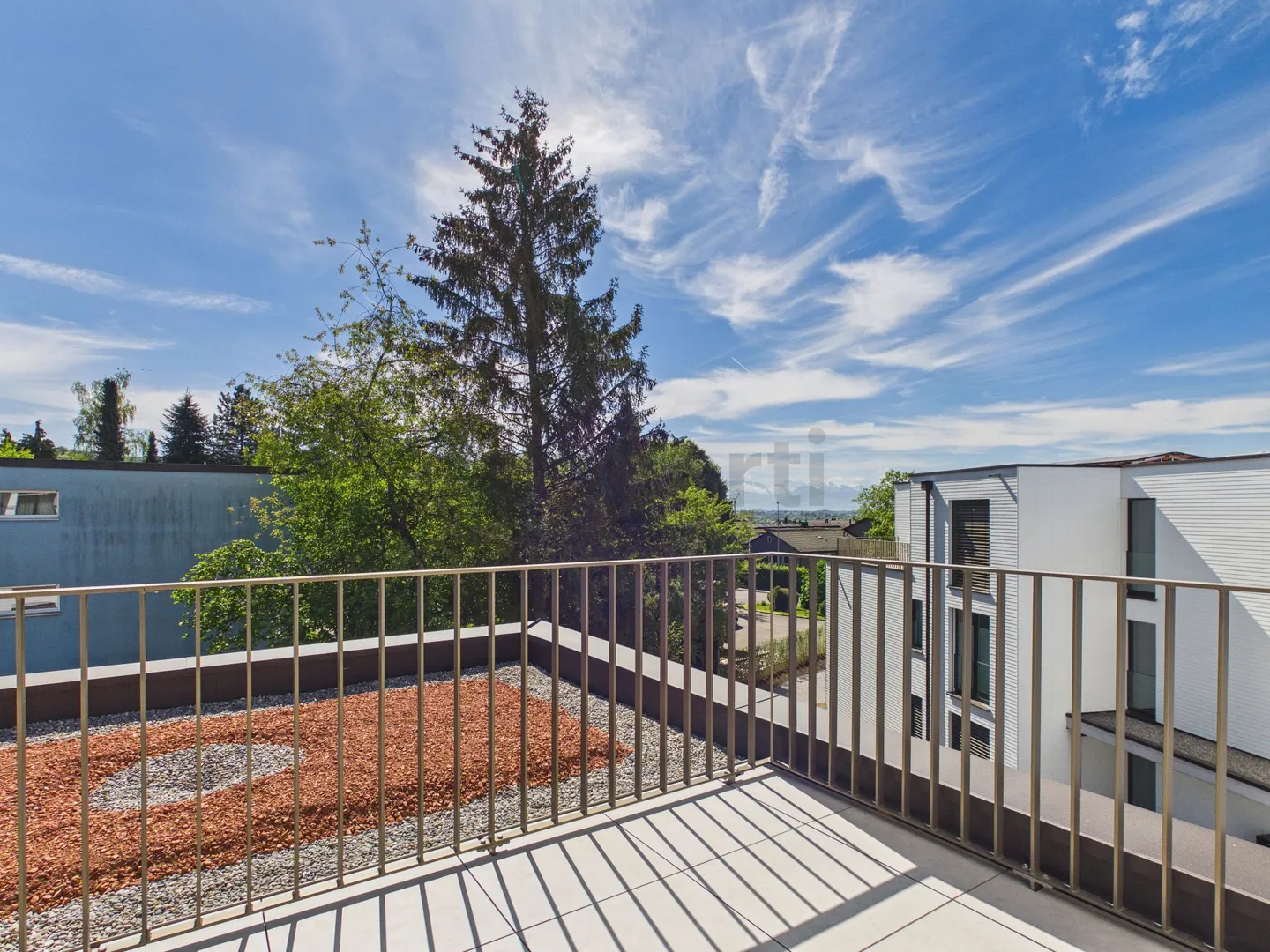 Modern 3.5-Room Furnished Apartment with 2 Balconies, with Lake and Mountain View in Pfäffikon ZH - Photo 10 of 12