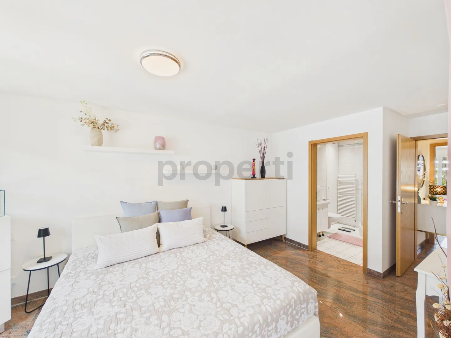 Modern elegance and comfort in the heart of a peaceful setting - Photo 6 of 11