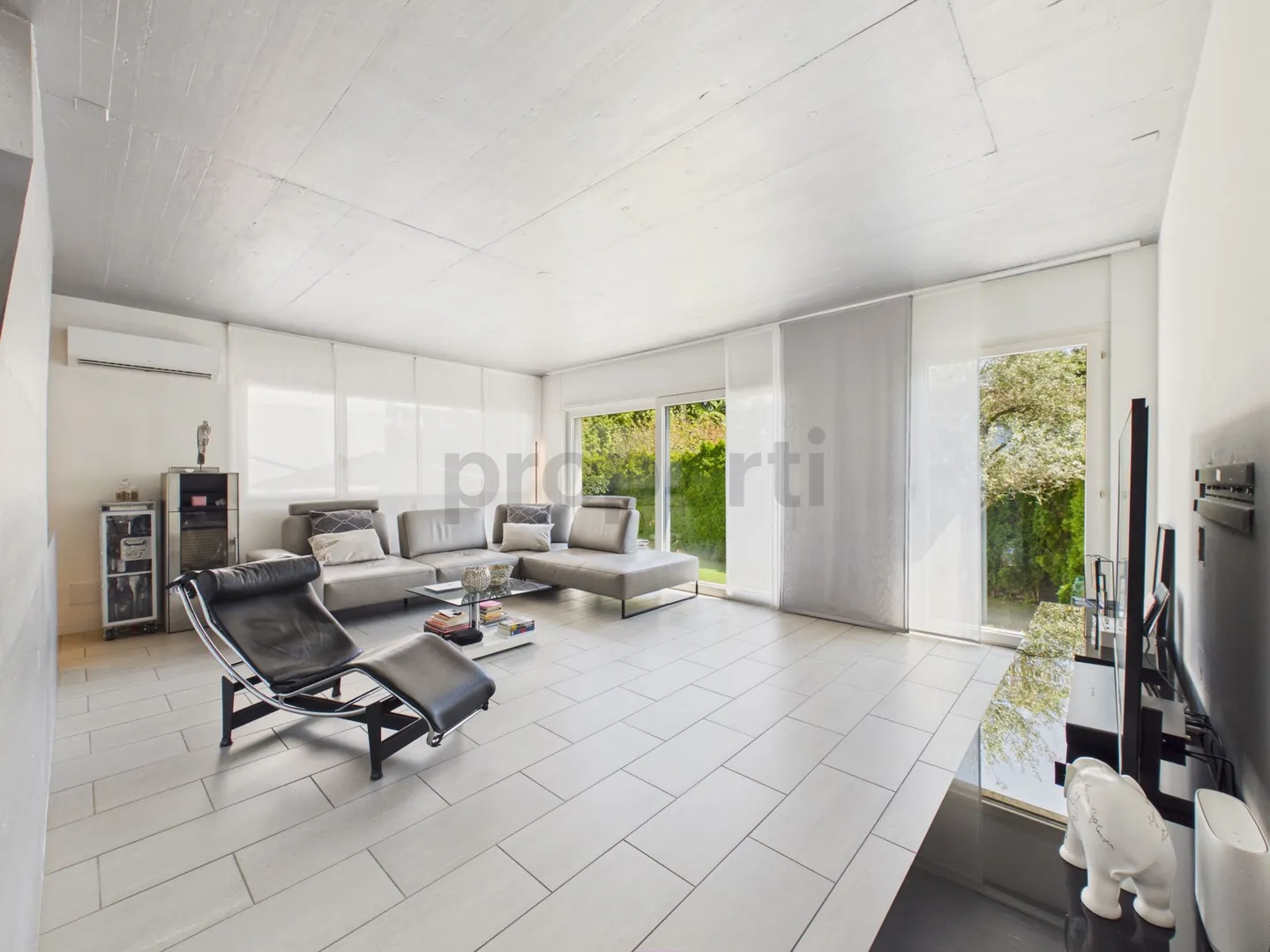 Villa moderna ad Ascona  Spazi generosi, giardino e terrazzi - Foto 12 von 13