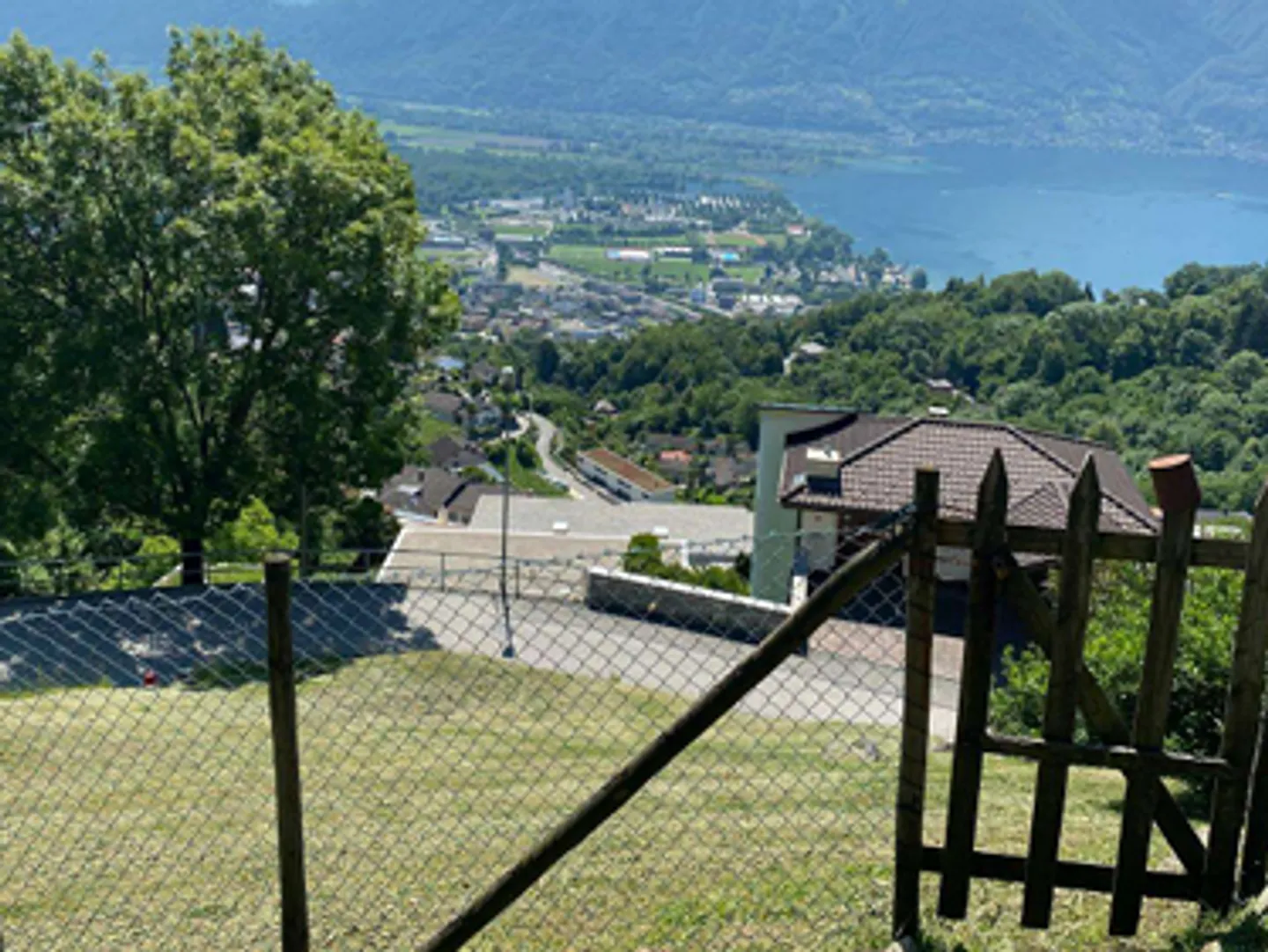 Building plot with lake view - Residential development opportunity - Photo 1 of 6