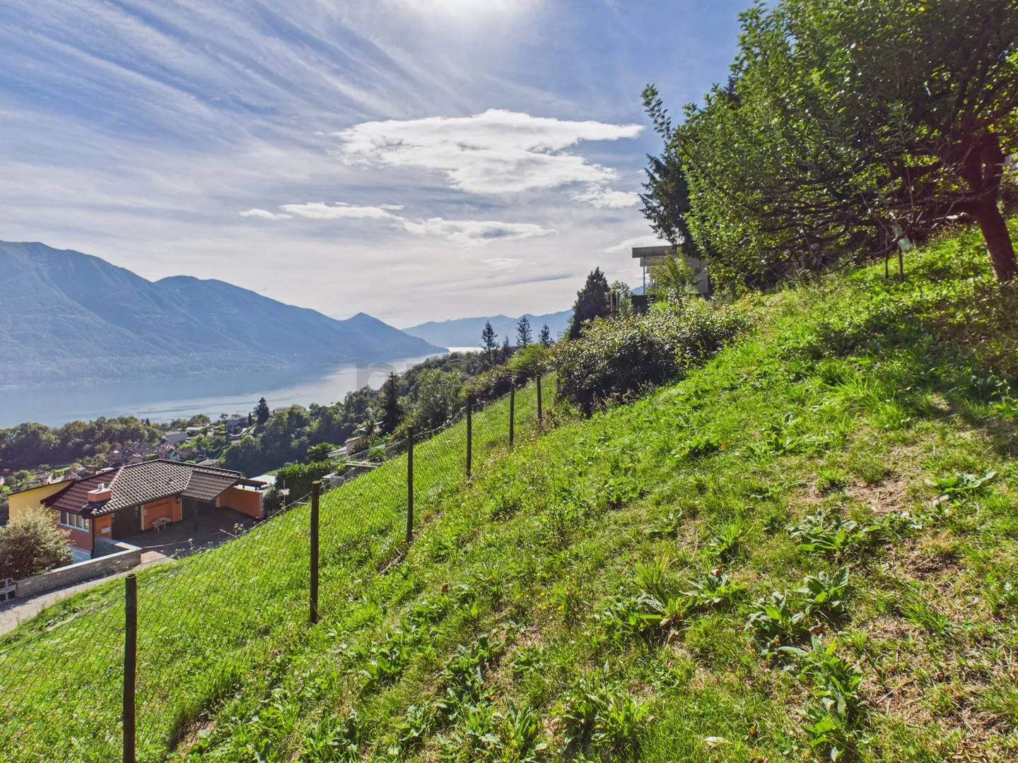 Baugrundstück mit Seeblick - Wohnbauentwicklungsmöglichkeit - Foto 9 von 13