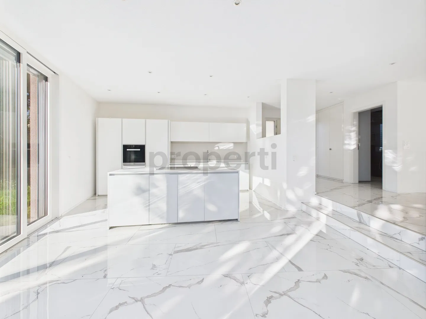 Family-friendly single-family home with sunny garden and modern design in Urdorf - Photo 4 of 12