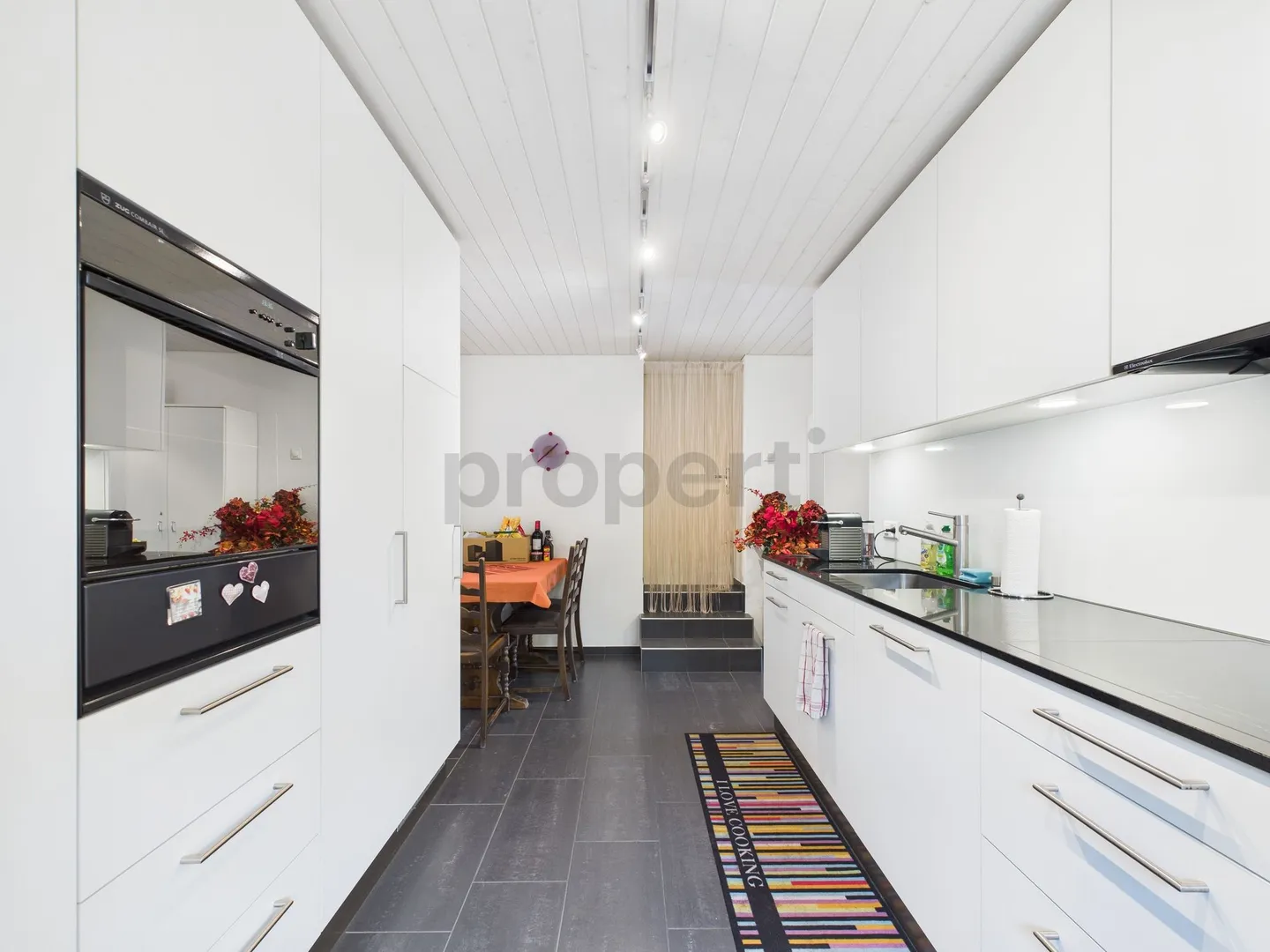 Charming 2.5-room apartment with garden seating area in Niederlenz, AG - Photo 2 of 9