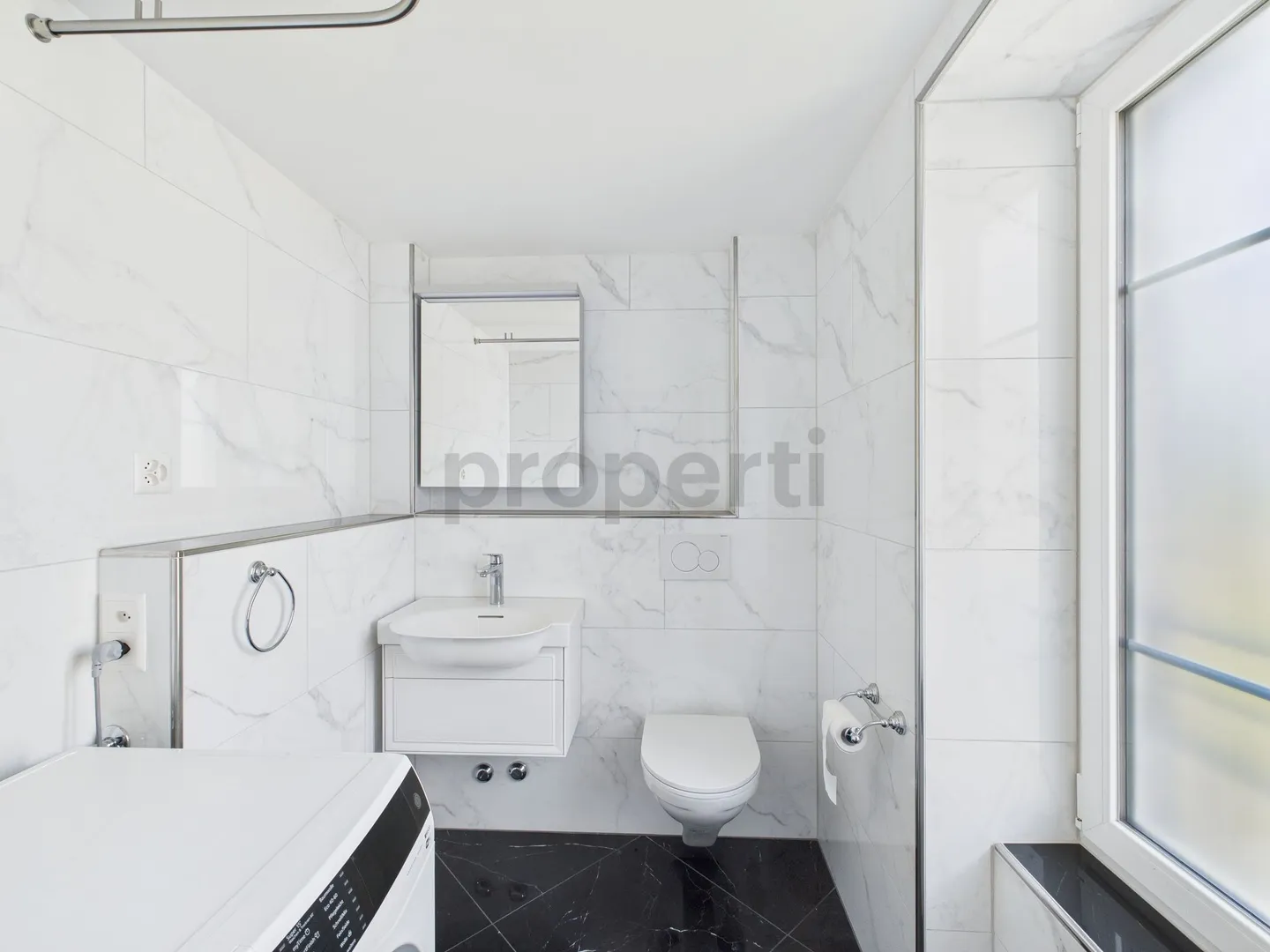 High-quality renovated 2.5-room apartment in a historic house - Photo 8 of 12