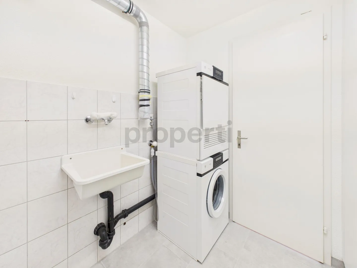 Ampio appartamento con terrazza di 3,5 locali a Bülach - Foto 8 di 12