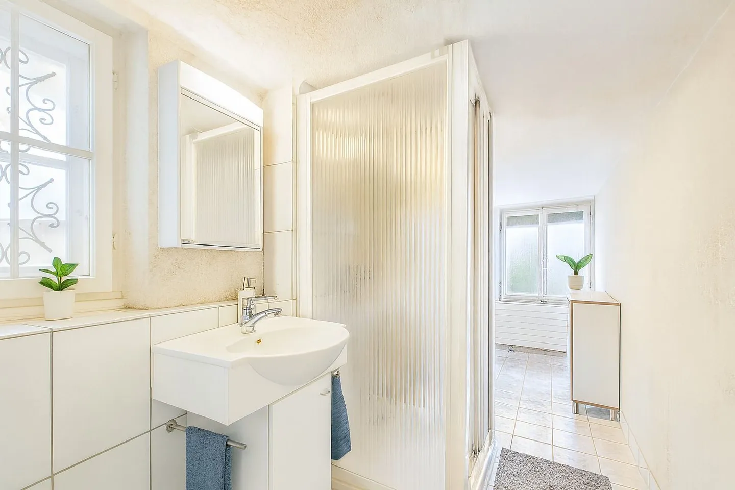 Occasion rare - Maison de rangée spacieuse dans un emplacement central à Dübendorf - Photo 8 sur 12