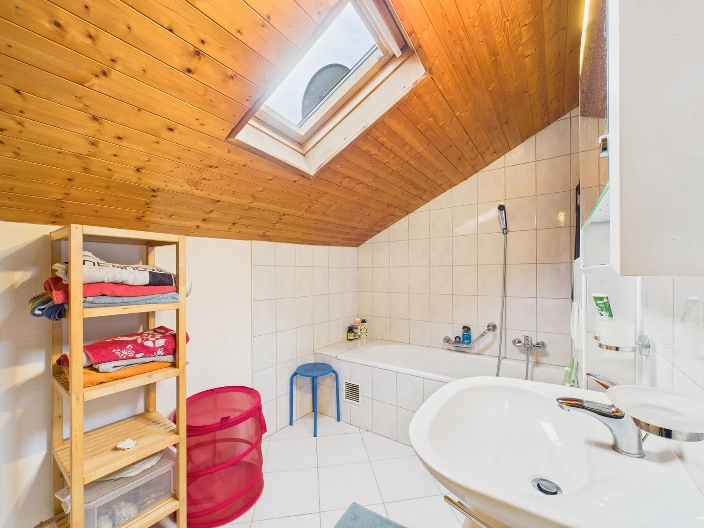 Elegant terraced house with 5 rooms on multiple levels in Novaggio - Photo 10 of 11