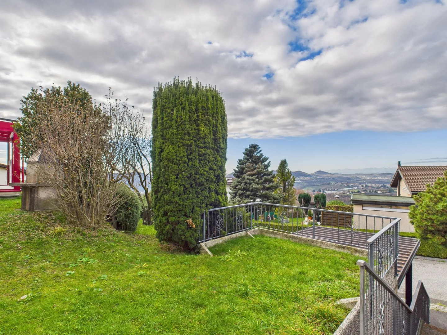 Independent house with great potential in a quiet area in Breggia - Photo 12 of 13